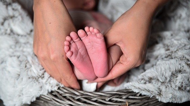 Yuk Kenali Penyebab Tali Pusar Bayi Berdarah Dan Cara Mengatasinya