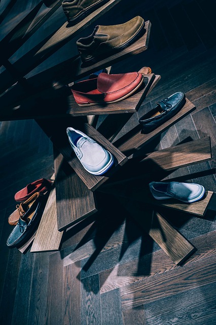 Lebih Minimalis, Yuk Intip 3 Inspirasi DIY Rak Sepatu dari Kardus yang Terjangkau
