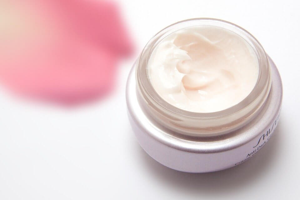  Bikin Wajah Bersih dan Cerah, Yuk Intip Keunggulan Cream Bebwhite C Skincare Glow
